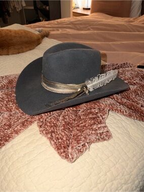 Stetson Charcoal Gray Felt Western Hat with Feather and Ribbon Band Size L